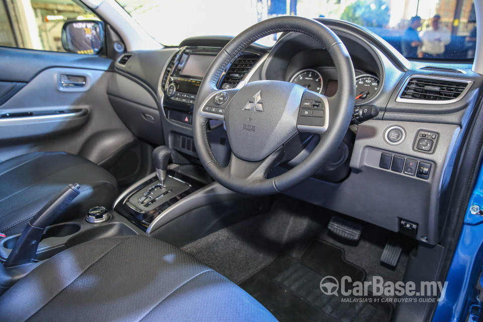Mitsubishi Triton Mk2 (2015) Interior