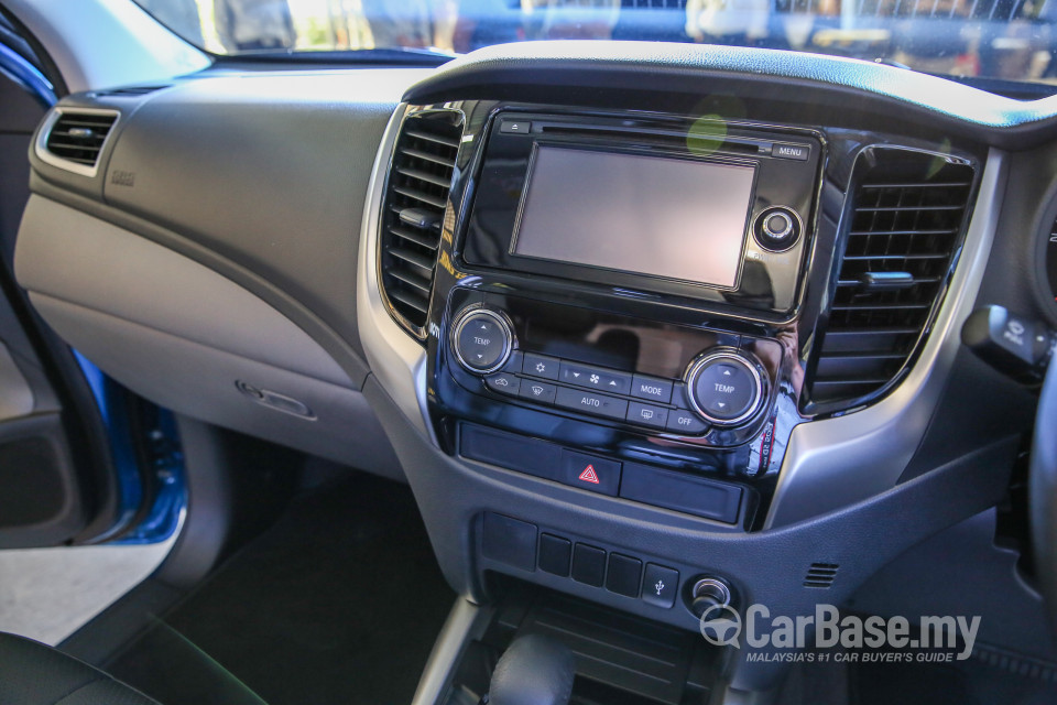 Mitsubishi Triton Mk2 (2015) Interior