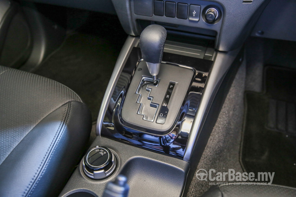 Mitsubishi Triton Mk2 (2015) Interior