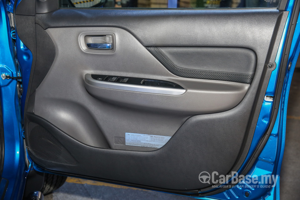 Mitsubishi Triton Mk2 (2015) Interior