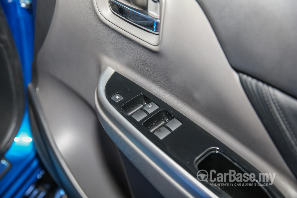 Mitsubishi Triton Mk2 (2015) Interior