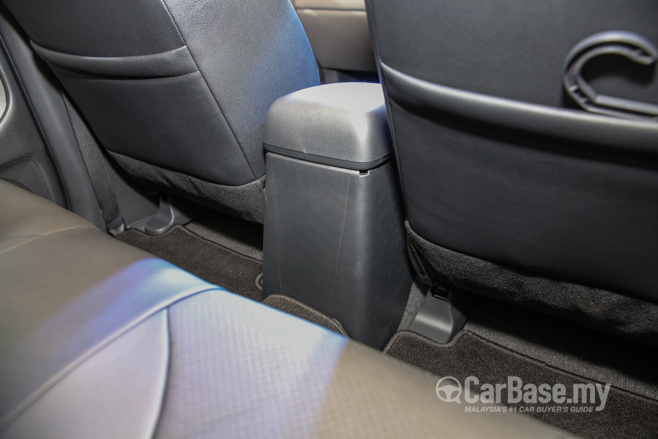 Mitsubishi Triton Mk2 (2015) Interior
