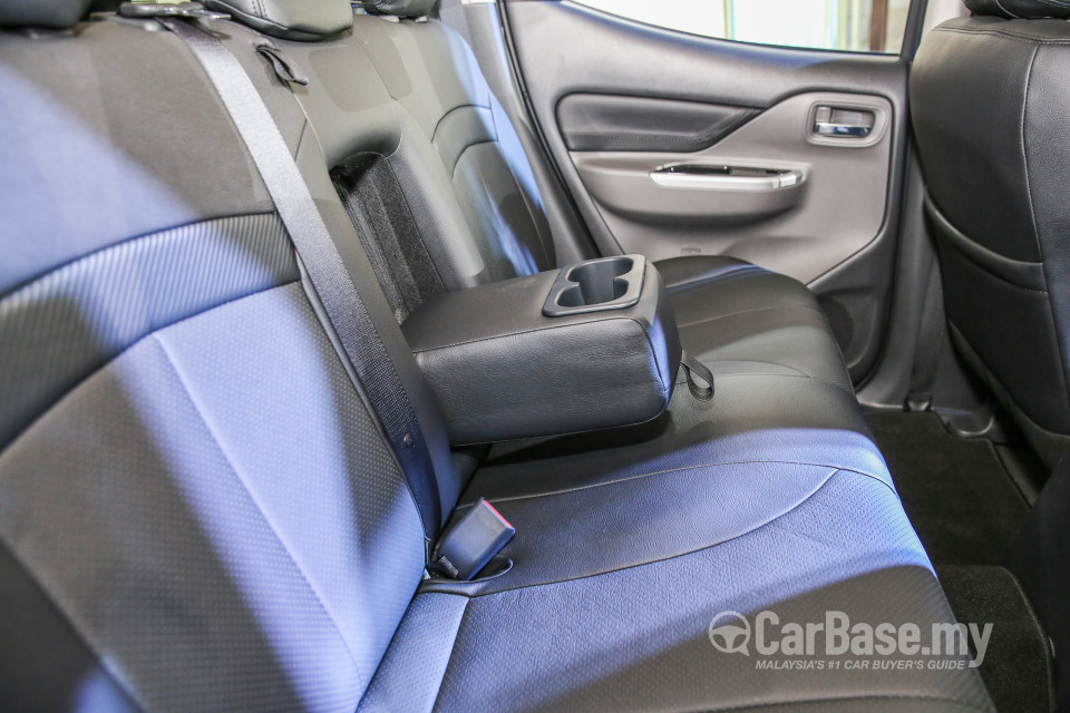 Mitsubishi Triton Mk2 (2015) Interior