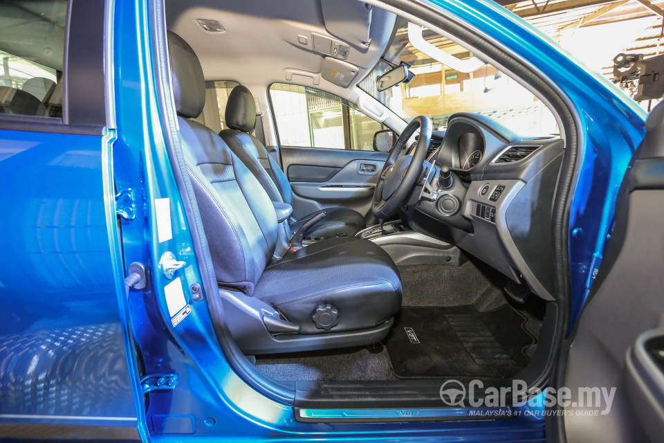 Mitsubishi Triton Mk2 (2015) Interior