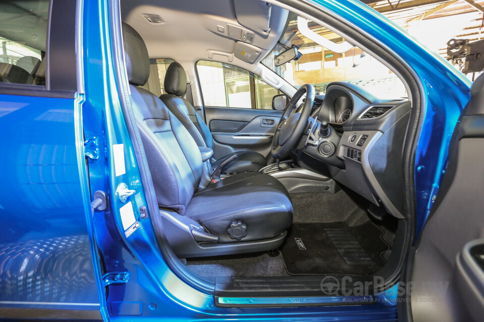 Proton Exora Mk1 RC (2019) Interior