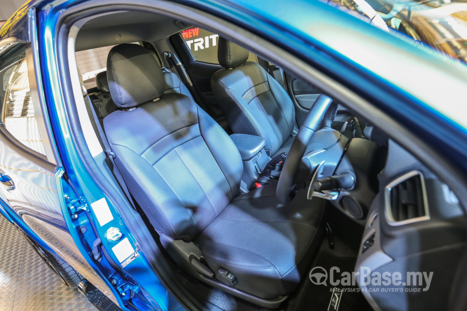 Mitsubishi Triton Mk2 (2015) Interior