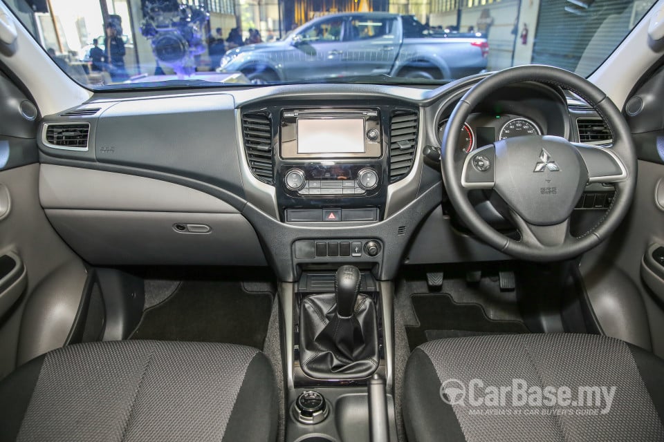 Mitsubishi Triton Mk2 (2015) Interior