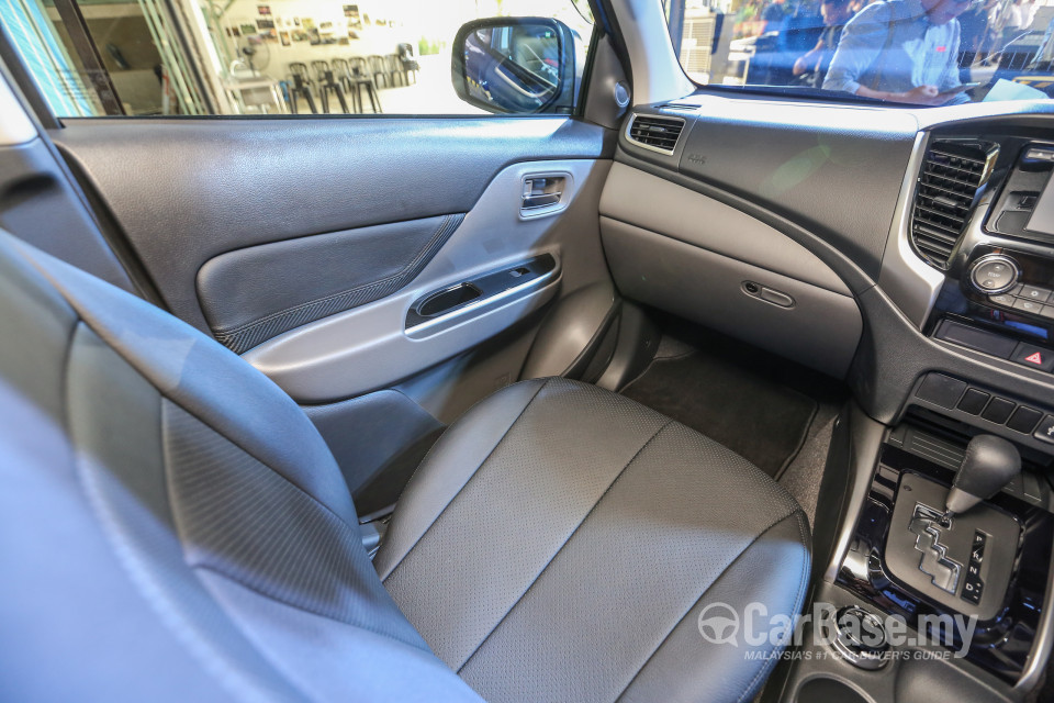 Mitsubishi Triton Mk2 (2015) Interior