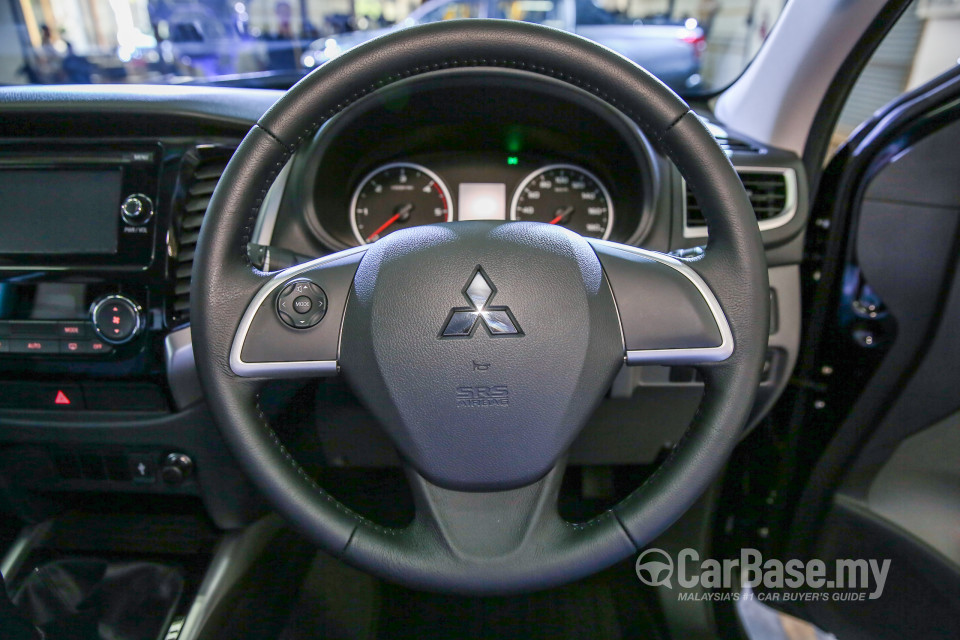 Mitsubishi Triton Mk2 (2015) Interior