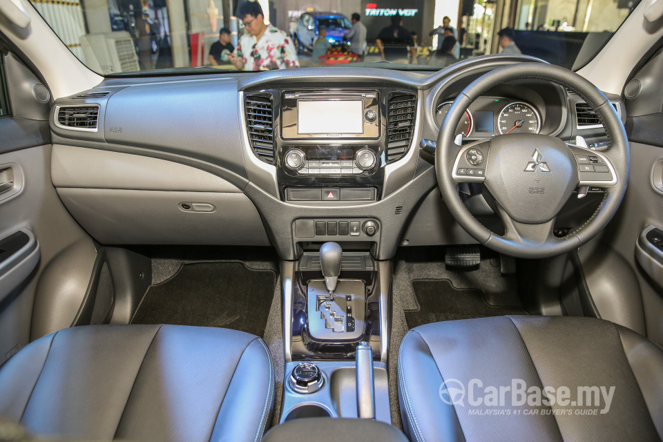 Mitsubishi Triton Mk2 (2015) Interior