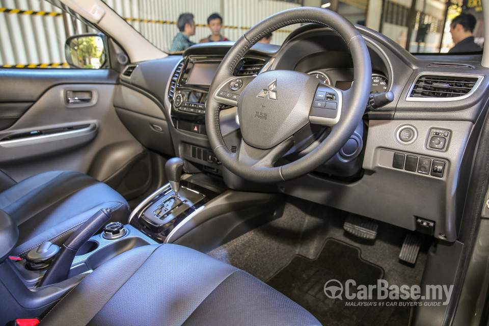 Mitsubishi Triton Mk2 (2015) Interior