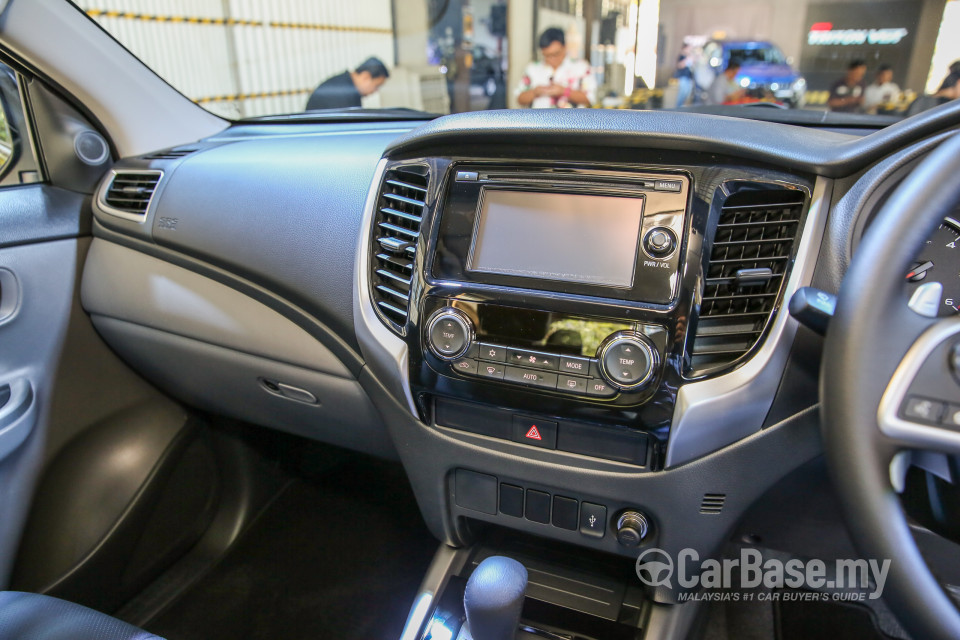 Mitsubishi Triton Mk2 (2015) Interior