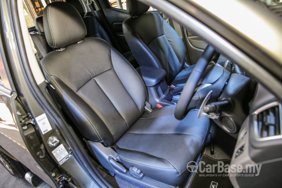 Mitsubishi Triton Mk2 (2015) Interior