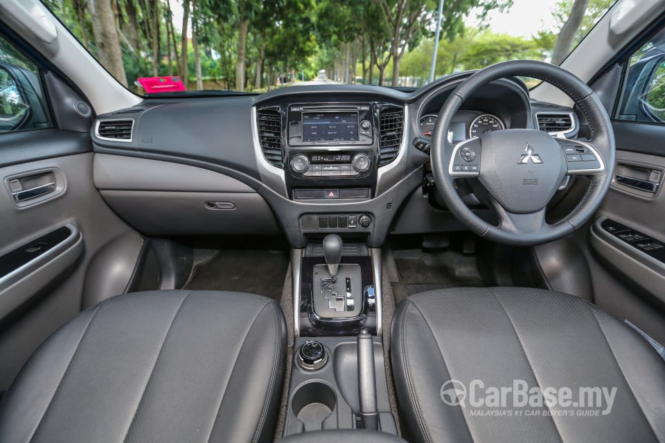 Mitsubishi Triton Mk2 (2015) Interior