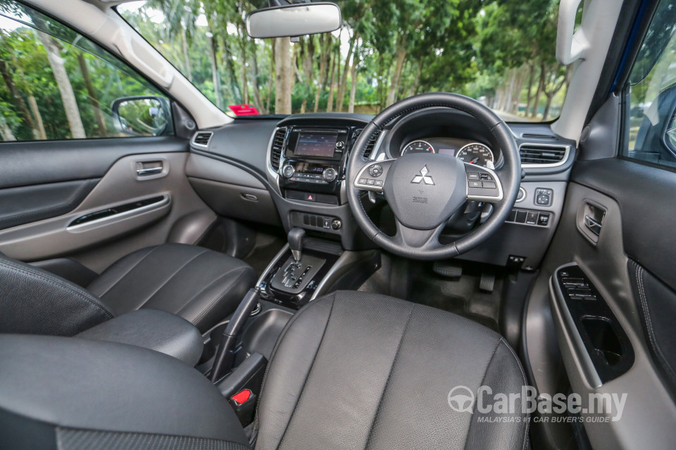 Mitsubishi Triton Mk2 (2015) Interior