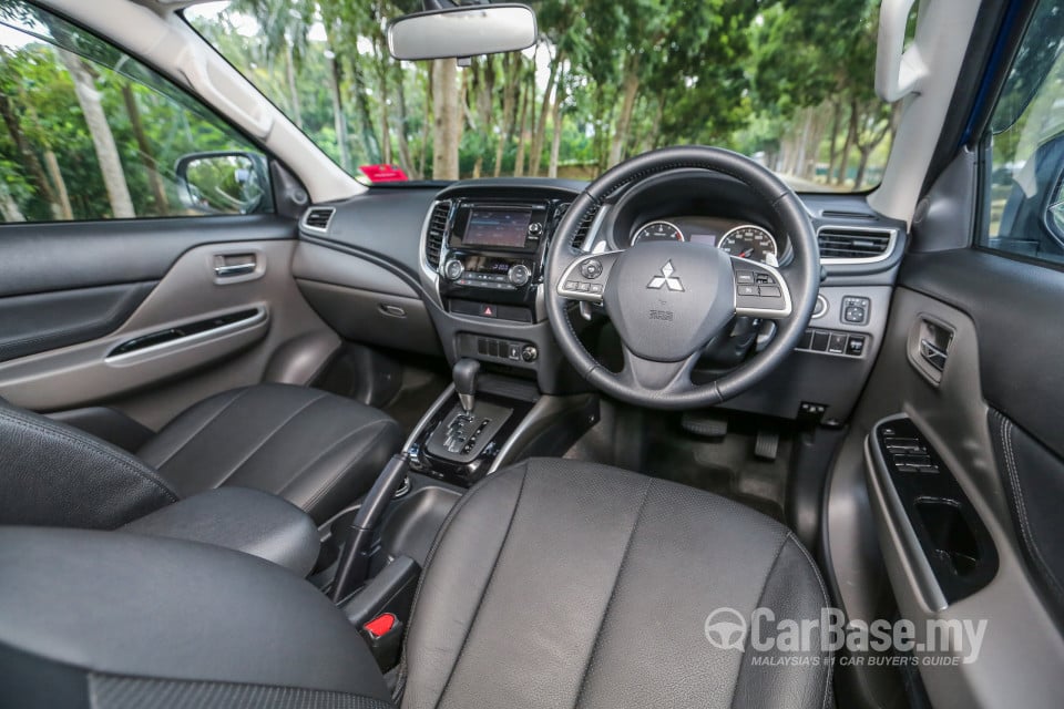 Mitsubishi Triton Mk2 (2015) Interior