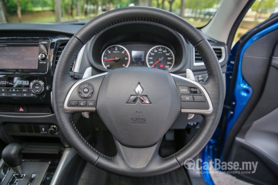Mitsubishi Triton Mk2 (2015) Interior