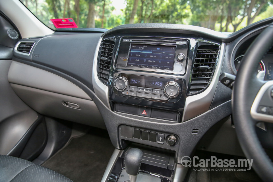 Mitsubishi Triton Mk2 (2015) Interior