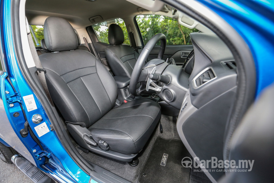 Mitsubishi Triton Mk2 (2015) Interior