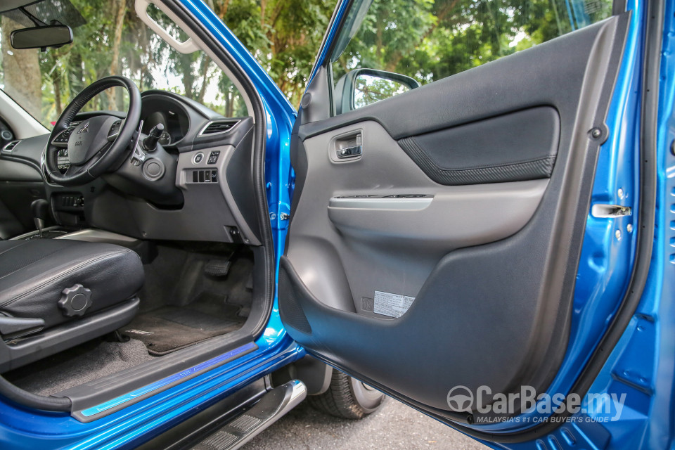 Mitsubishi Triton Mk2 (2015) Interior