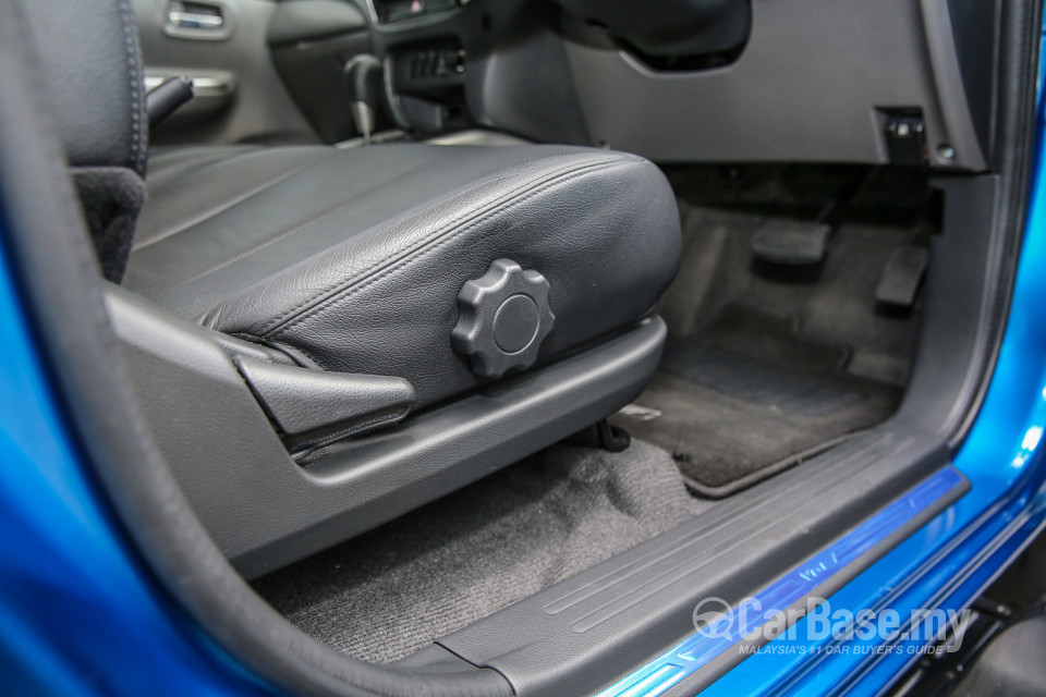 Mitsubishi Triton Mk2 (2015) Interior