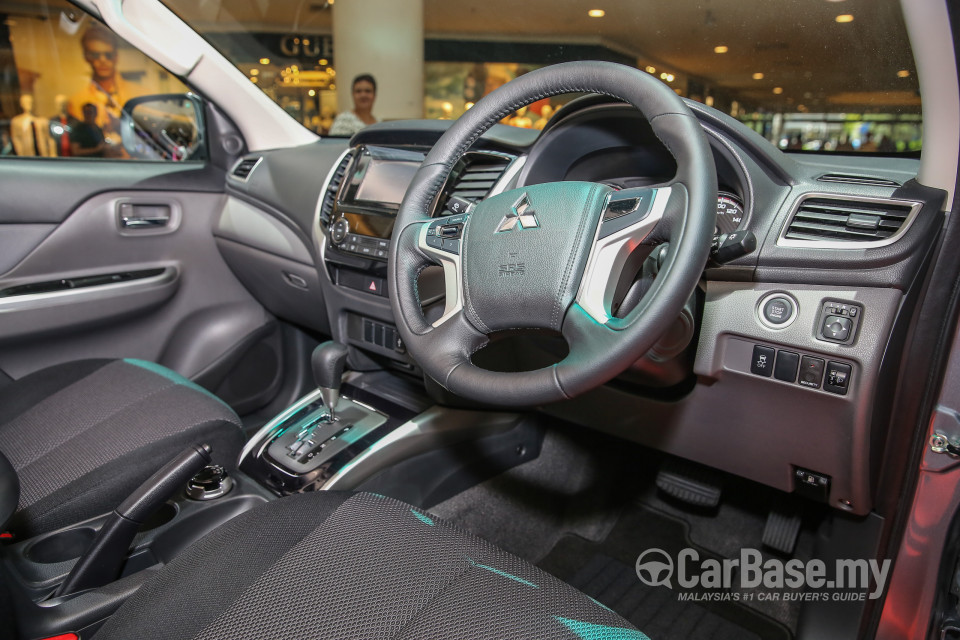Mitsubishi Triton Mk2 (2015) Interior