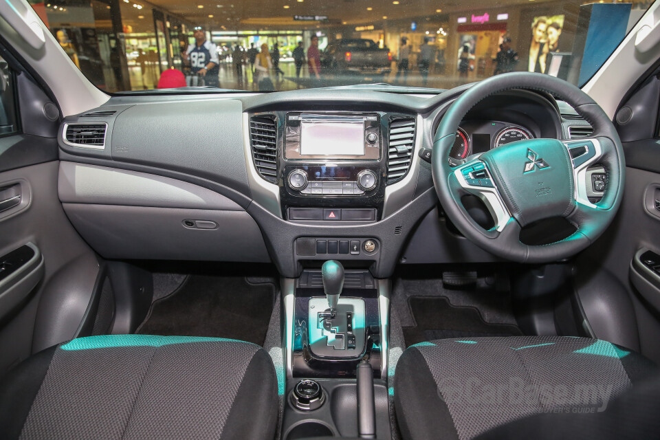 Honda Civic FC (2016) Interior