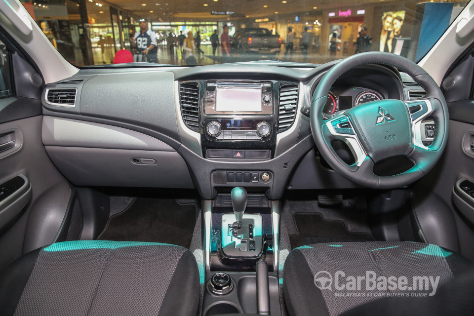 Mitsubishi Triton Mk2 (2015) Interior
