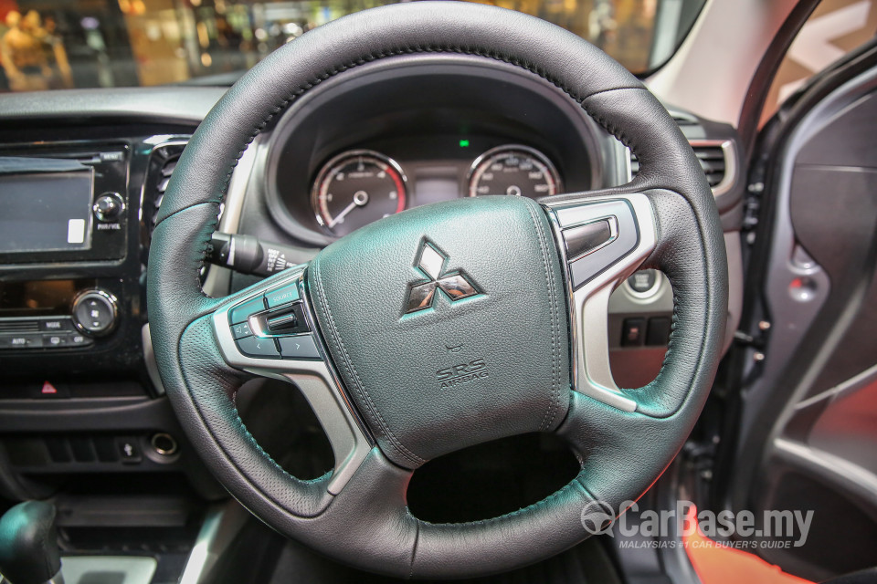 Mitsubishi Triton Mk2 (2015) Interior