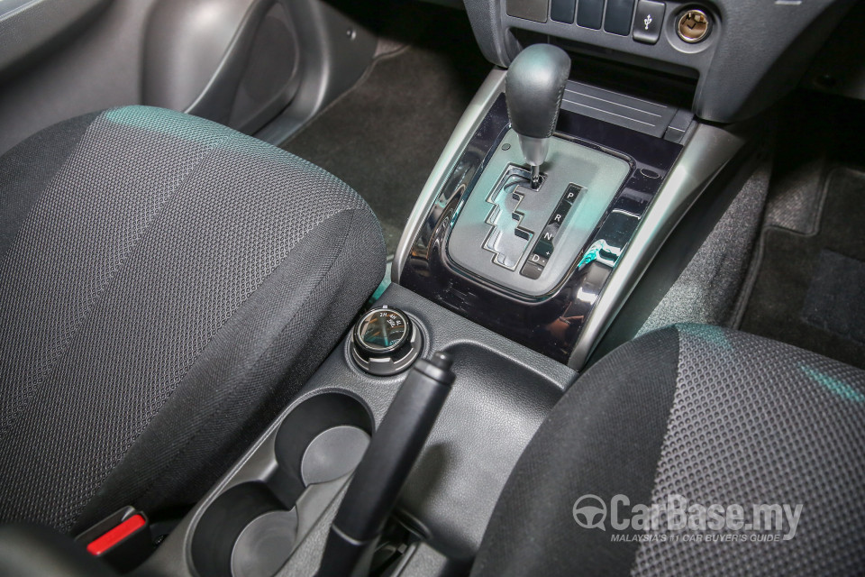 Mitsubishi Triton Mk2 (2015) Interior