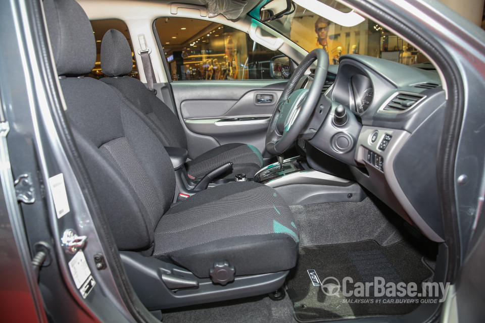 Mitsubishi Triton Mk2 (2015) Interior