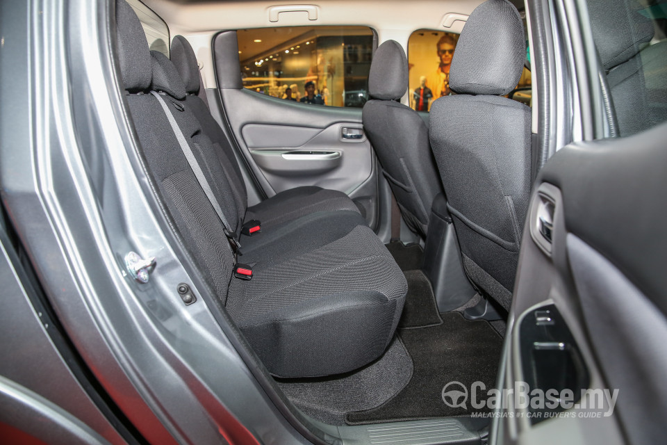 Mitsubishi Triton Mk2 (2015) Interior