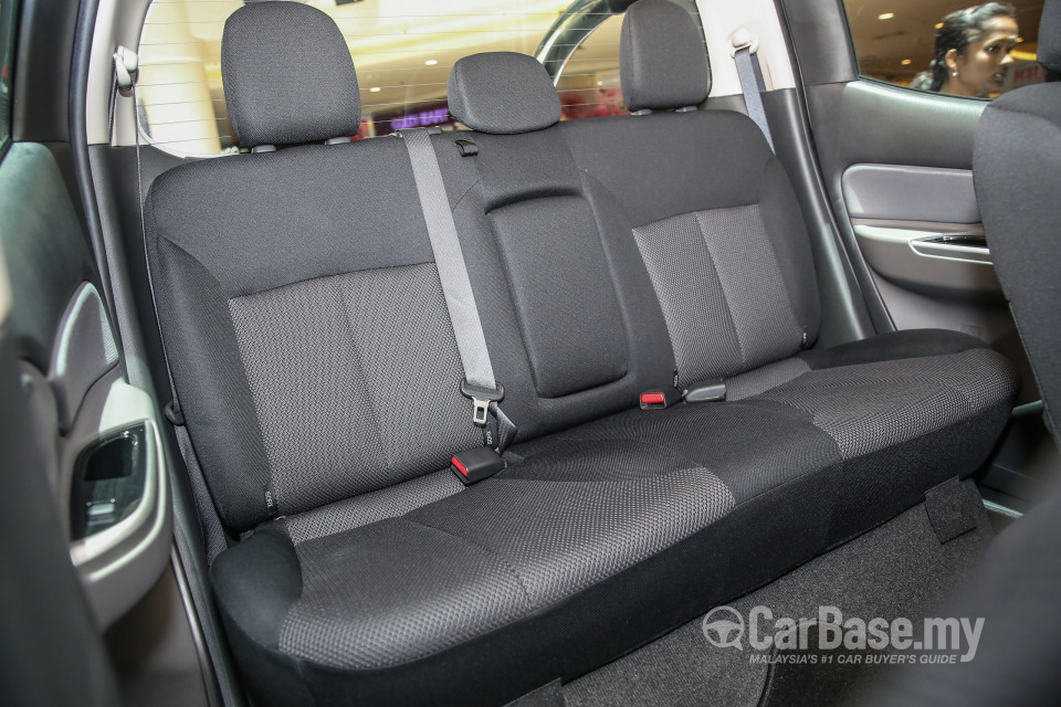 Mitsubishi Triton Mk2 (2015) Interior