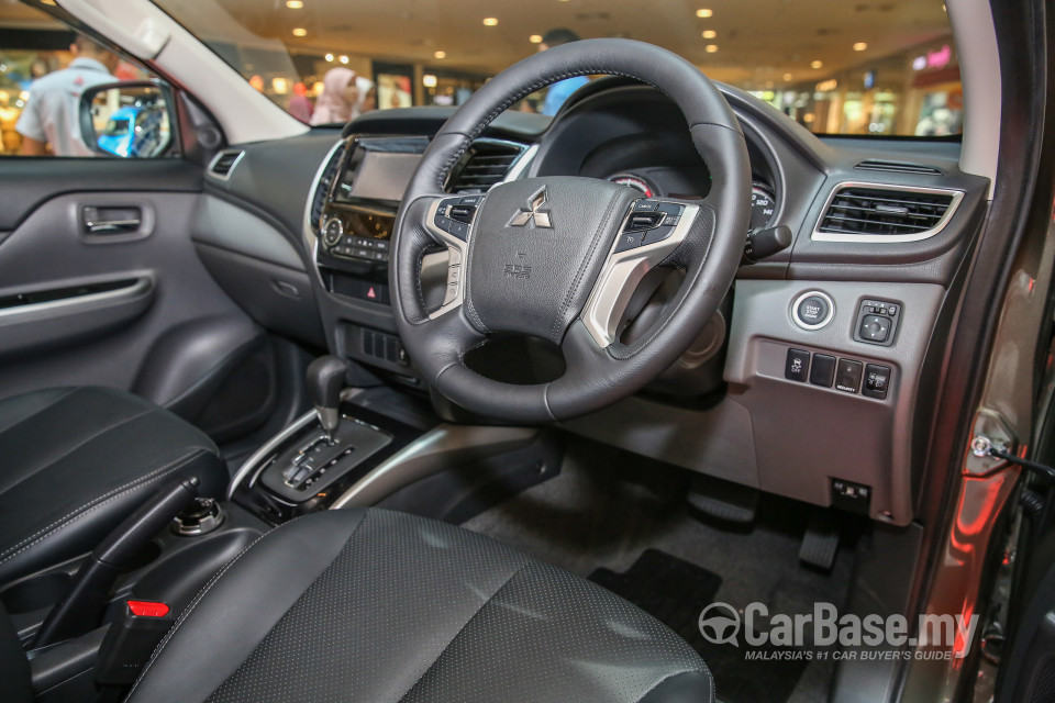 Mitsubishi Triton Mk2 (2015) Interior