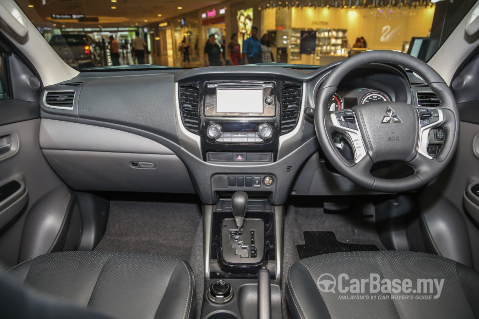 Mitsubishi Triton Mk2 (2015) Interior