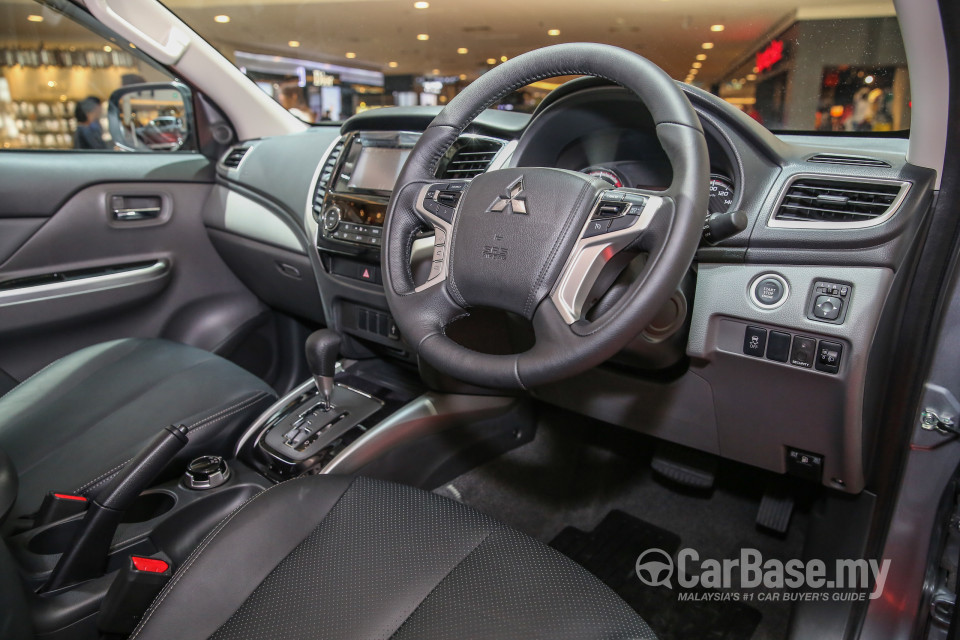 Mitsubishi Triton Mk2 (2015) Interior