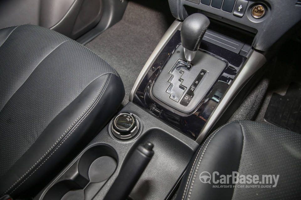 Mitsubishi Triton Mk2 (2015) Interior