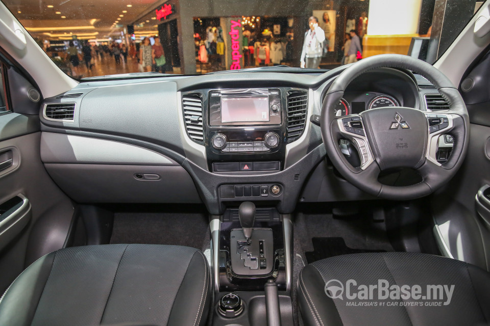 Mitsubishi Triton Mk2 (2015) Interior