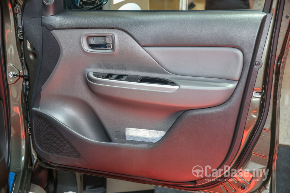Mitsubishi Triton Mk2 (2015) Interior