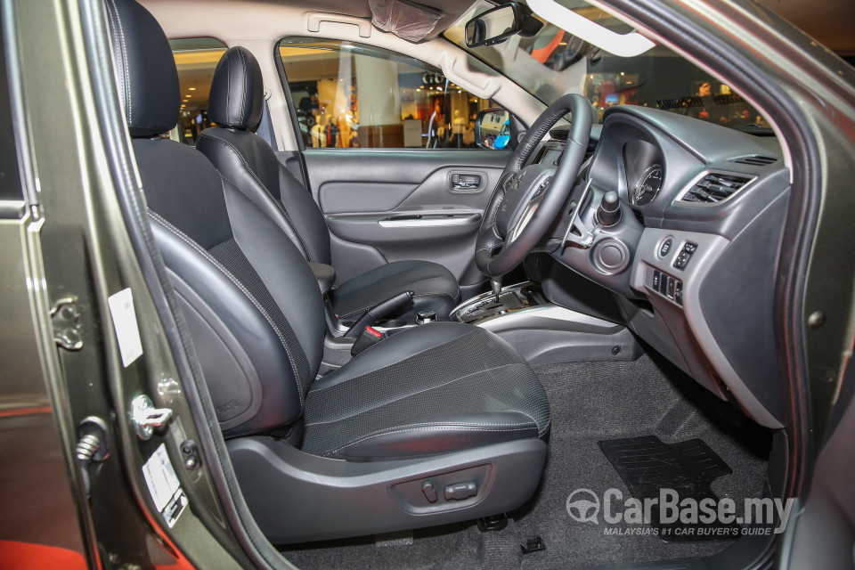 Mitsubishi Triton Mk2 (2015) Interior