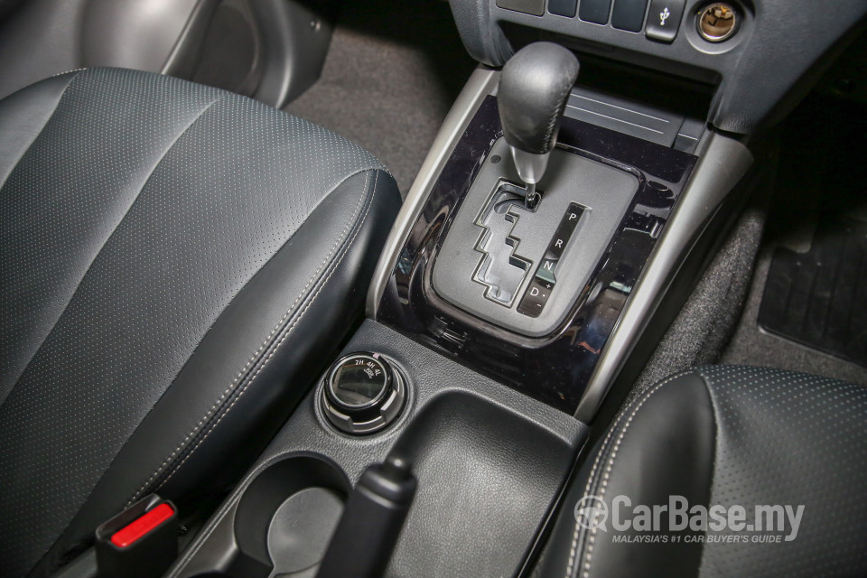 Mitsubishi Triton Mk2 (2015) Interior