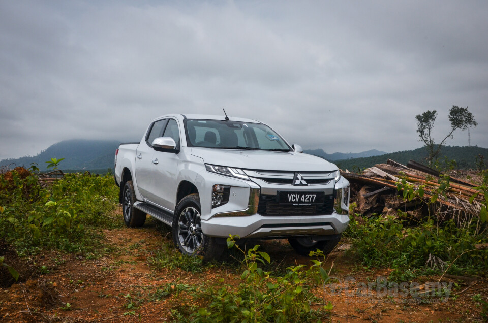 Perodua Aruz D38L (2019) Exterior