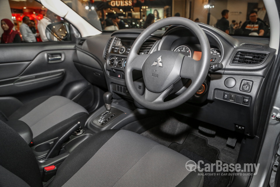 Mitsubishi Triton Mk2 Facelift (2019) Interior