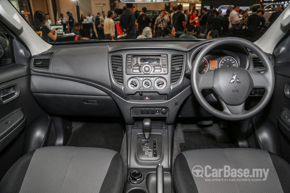 Mitsubishi Triton Mk2 Facelift (2019) Interior