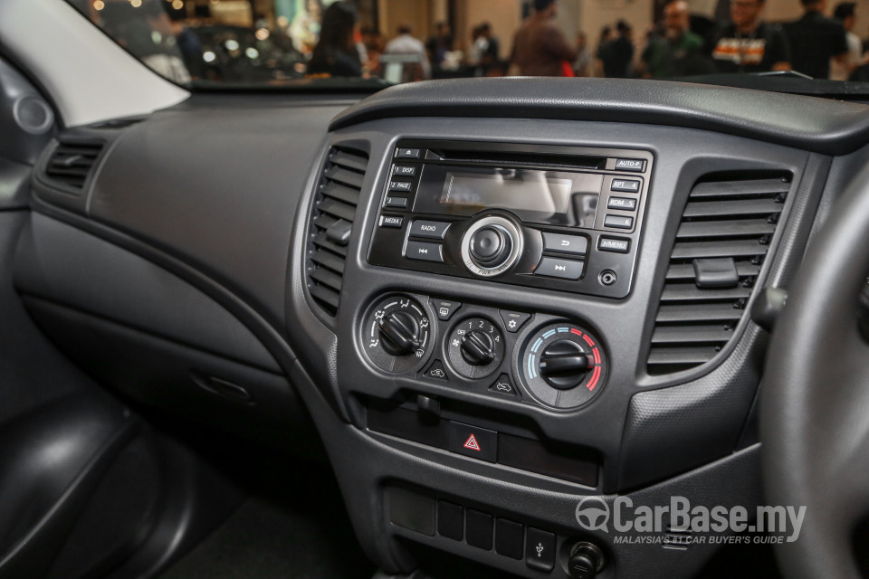 Mitsubishi Triton Mk2 Facelift (2019) Interior