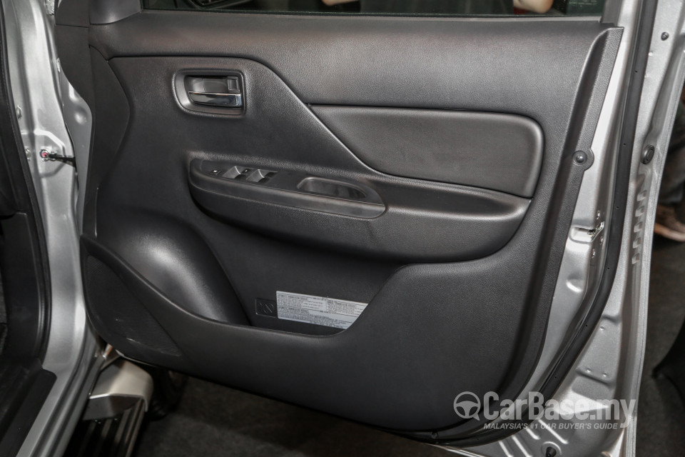Mitsubishi Triton Mk2 Facelift (2019) Interior