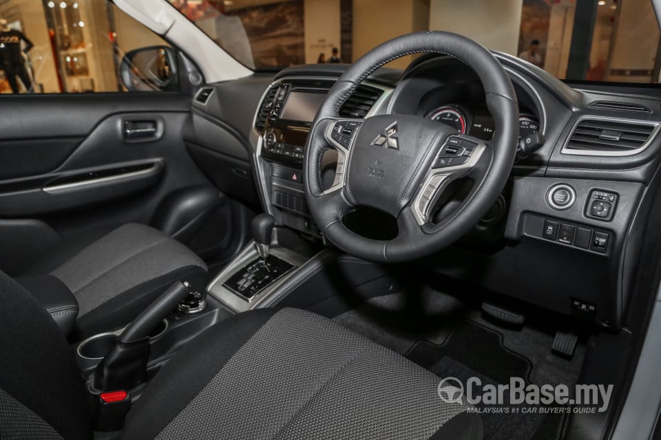 Mitsubishi Triton Mk2 Facelift (2019) Interior