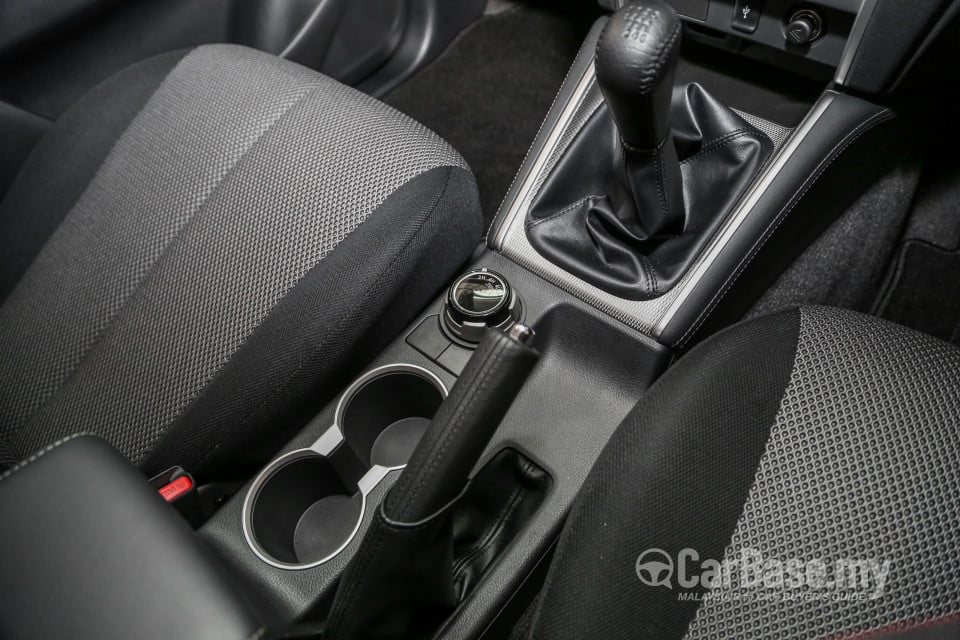 Mitsubishi Triton Mk2 Facelift (2019) Interior
