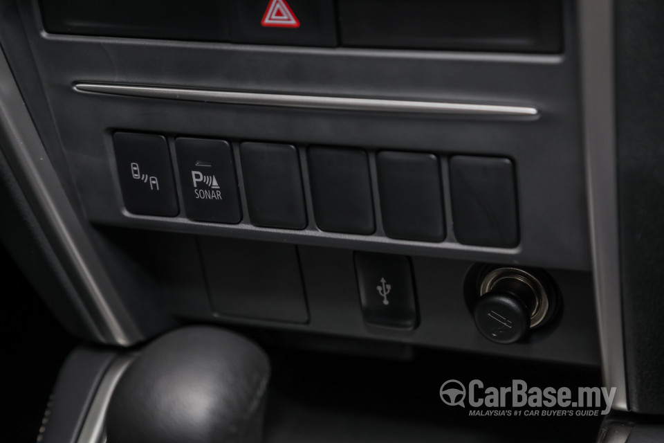 Mitsubishi Triton Mk2 Facelift (2019) Interior