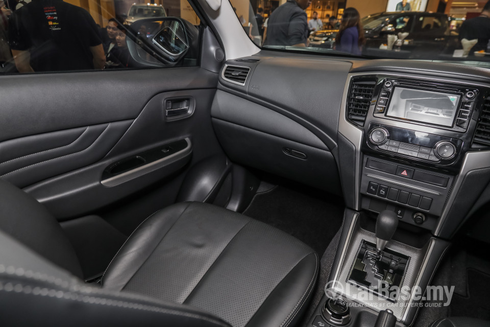Mitsubishi Triton Mk2 Facelift (2019) Interior